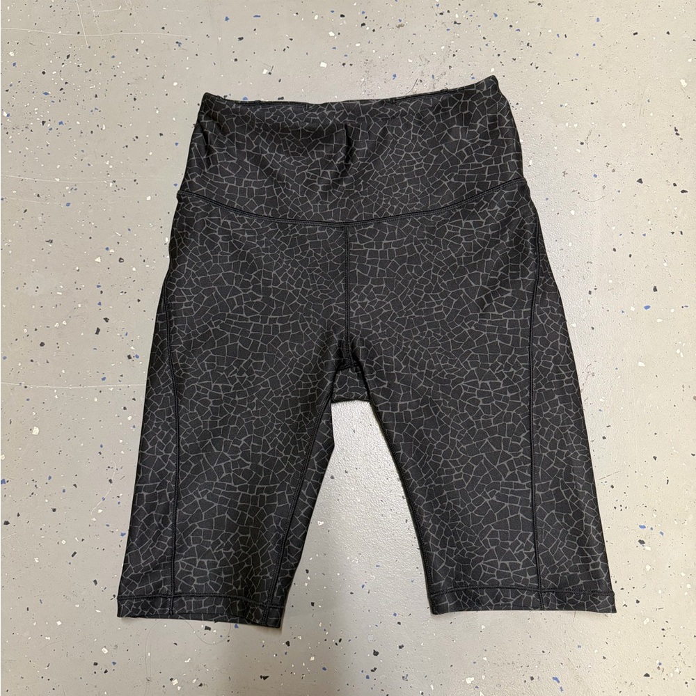 CALIA Essential High Rise Bike Shorts in mosaic pure black. Size small.